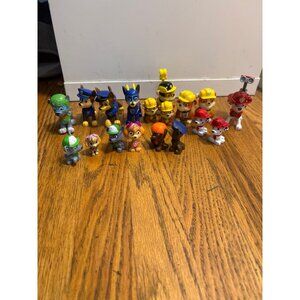 Lot Of 16 Paw Patrol Action Figures Toys